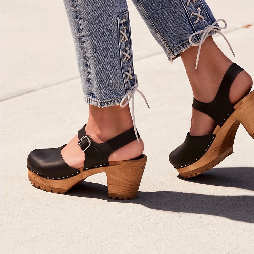MIA clogs